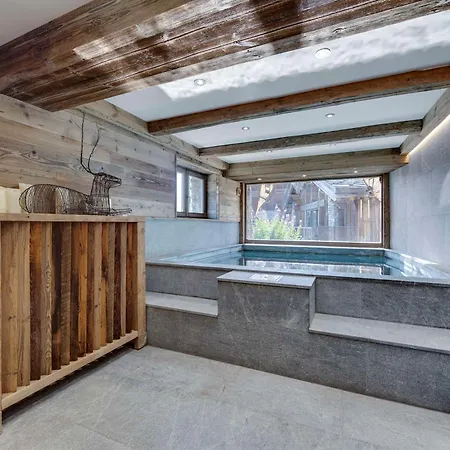 Skis Aux Pieds Avec Piscine Et Sauna A *