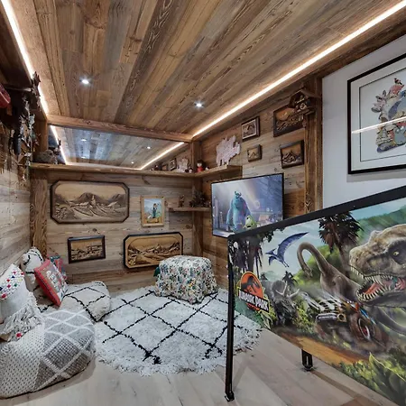 Chalet Skis Aux Pieds Avec Piscine Et Sauna A