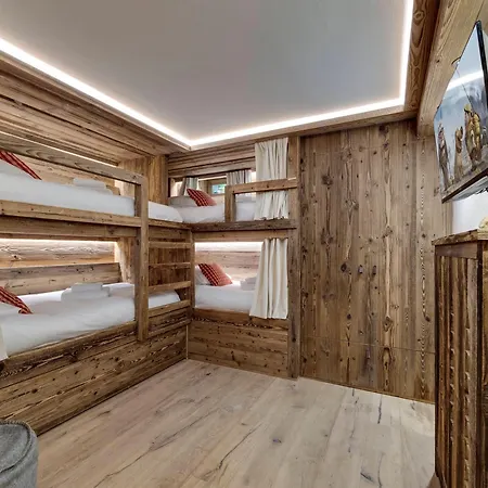 Skis Aux Pieds Avec Piscine Et Sauna à - Fr-1-567-126 Chalet *